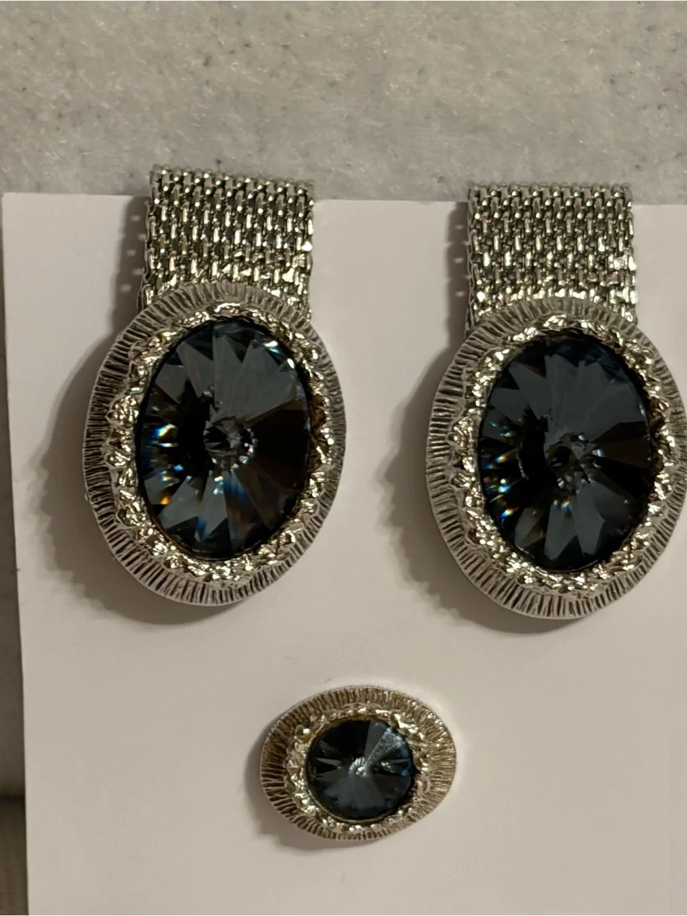 Men’s Silver-Tone Blue stone wrap around cufflinks and bar chain tie tack